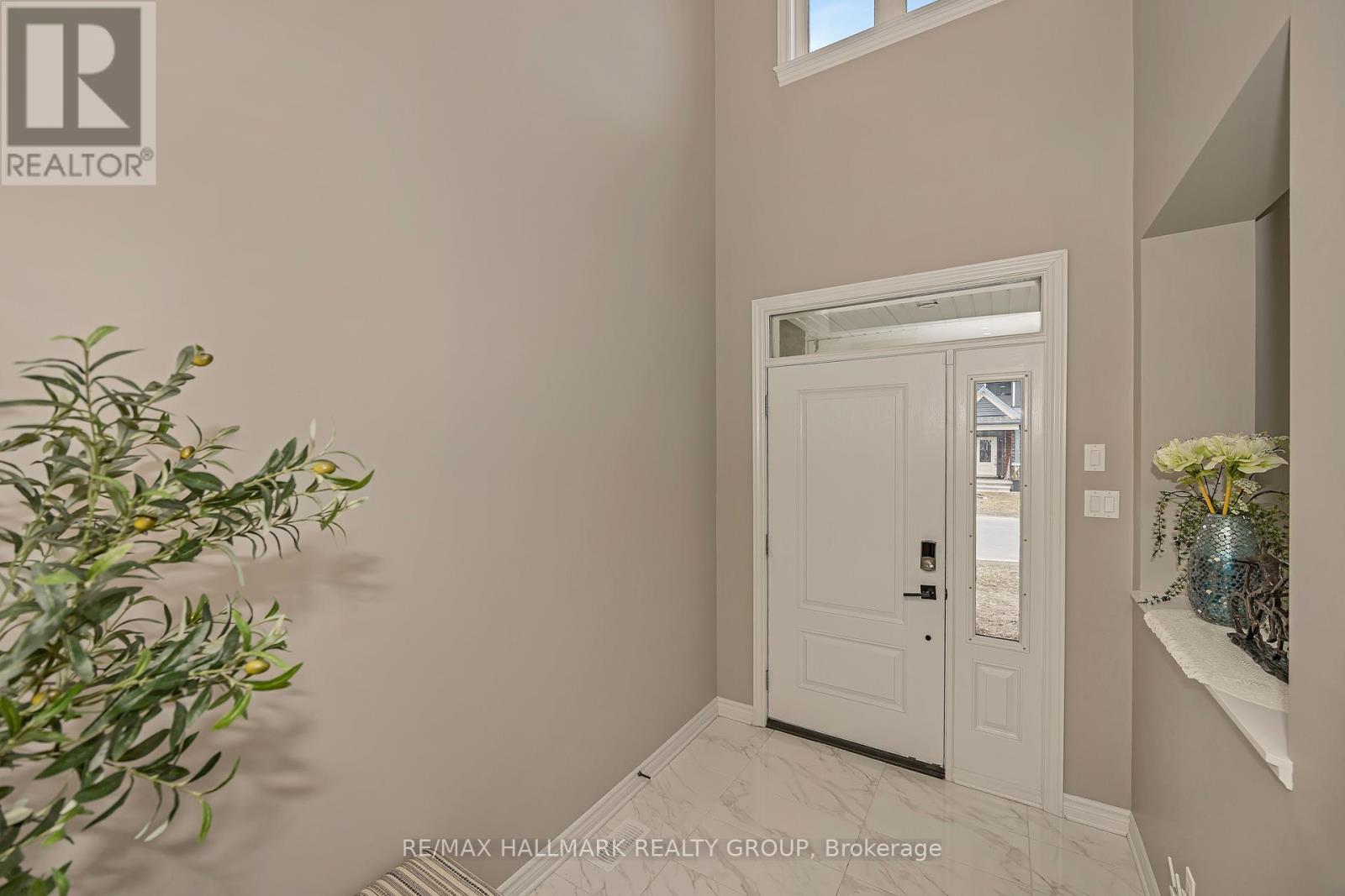 210 Trollius Way, Ottawa, Ontario  K1T 0R7 - Photo 4 - X12973772