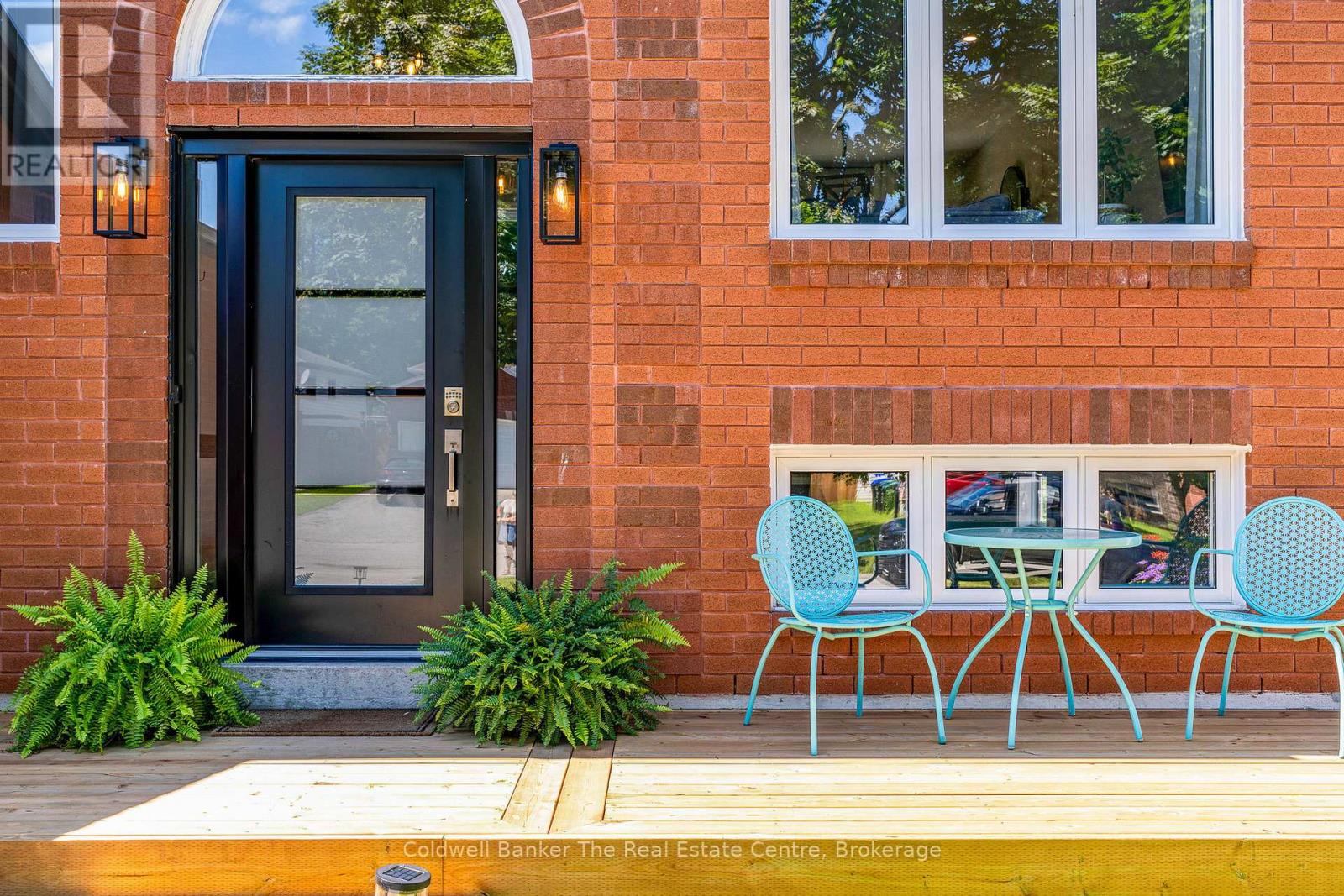 14 Langevin Drive, Wasaga Beach, Ontario  L9Z 1C6 - Photo 2 - S12973854