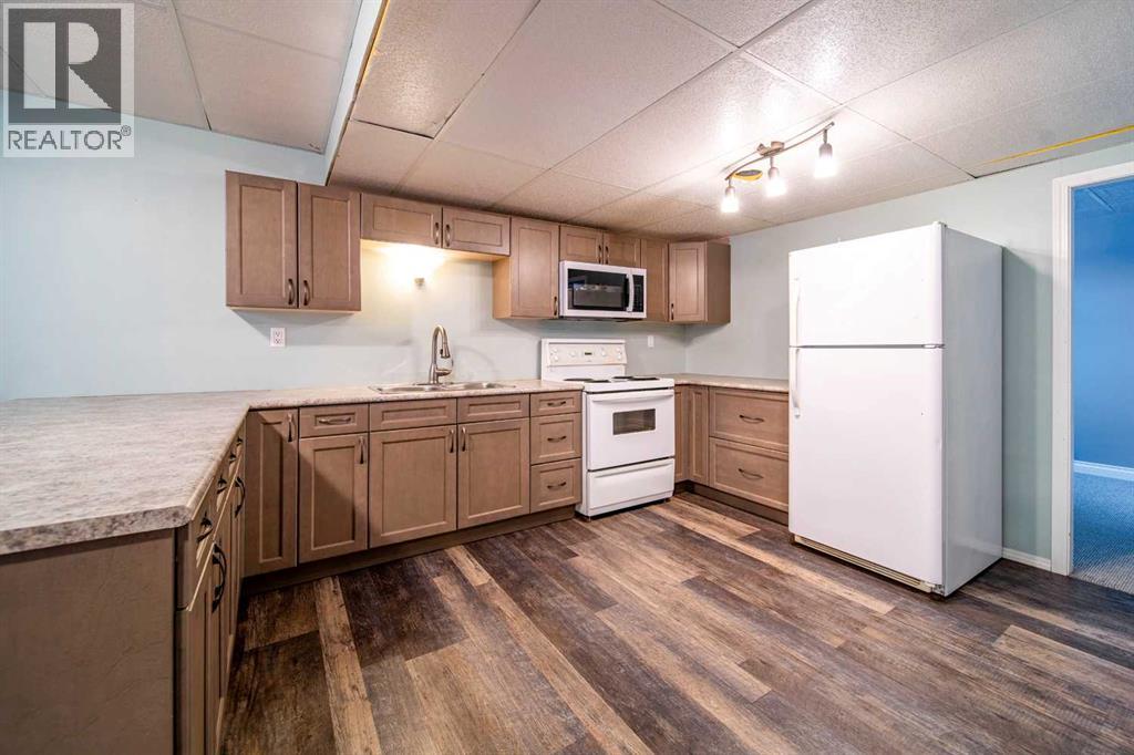 805 10 Avenue, Wainwright, Alberta  T9W 1B8 - Photo 14 - A2298352