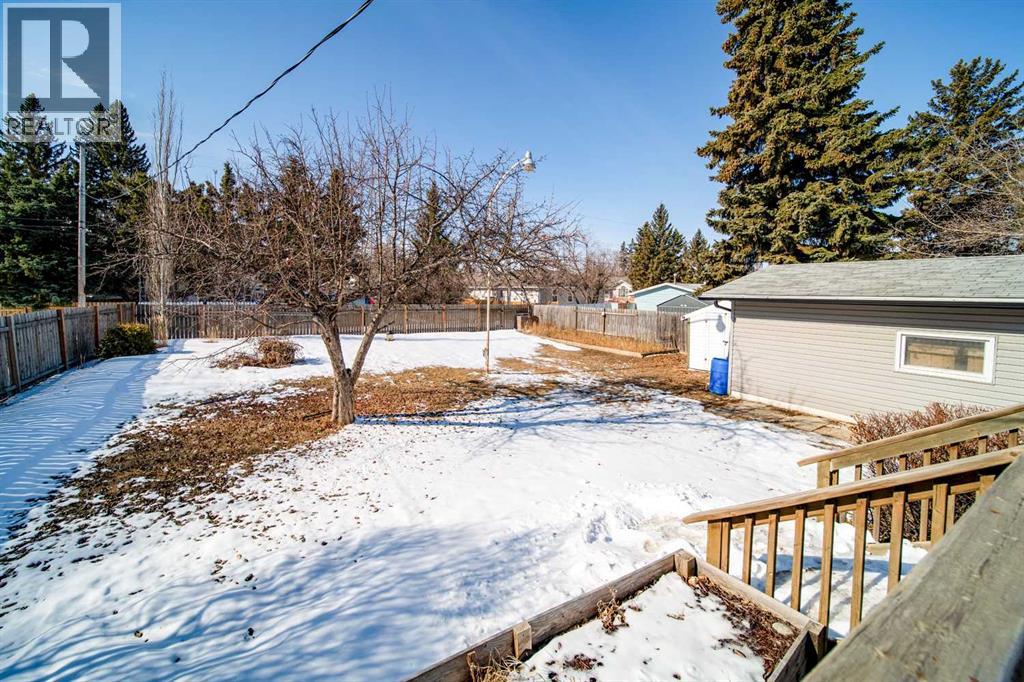 805 10 Avenue, Wainwright, Alberta  T9W 1B8 - Photo 24 - A2298352