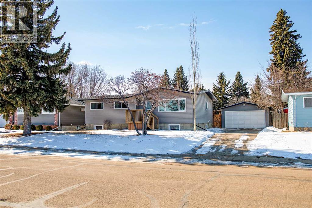 805 10 Avenue, Wainwright, Alberta  T9W 1B8 - Photo 1 - A2298352