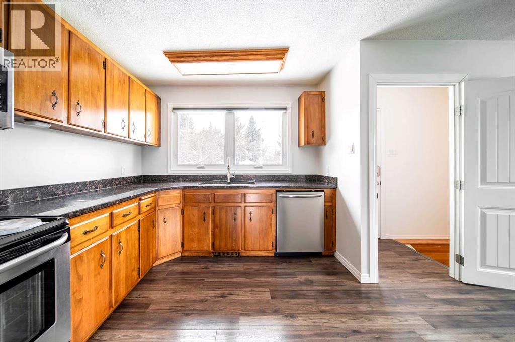 805 10 Avenue, Wainwright, Alberta  T9W 1B8 - Photo 4 - A2298352