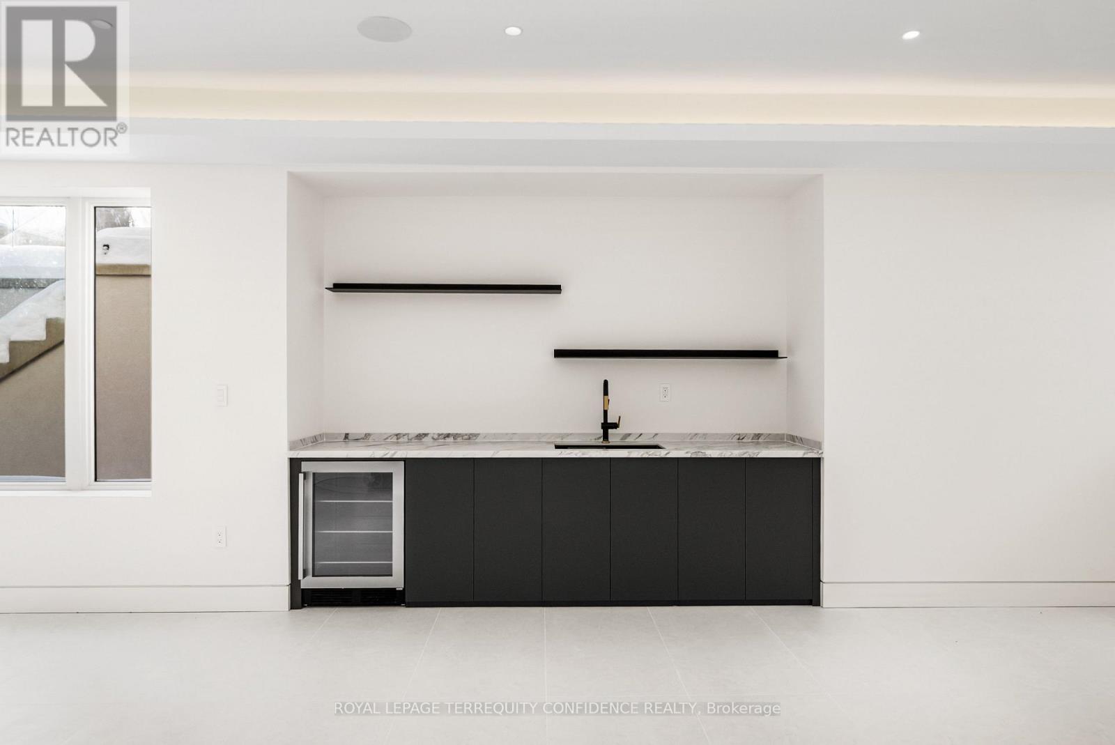 281 Kerrybrook Drive, Richmond Hill, Ontario  L4C 3R2 - Photo 46 - N12968148