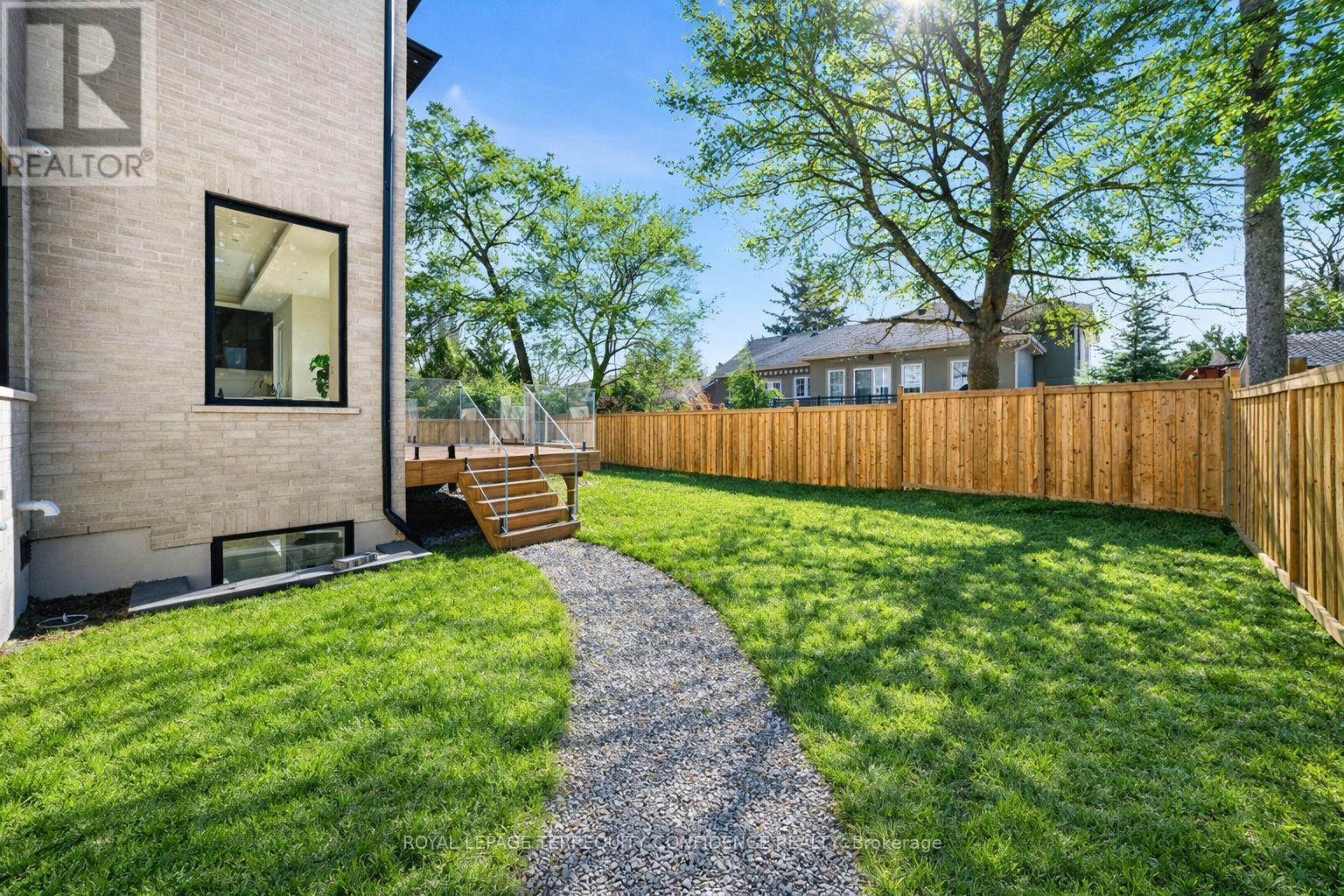 281 Kerrybrook Drive, Richmond Hill, Ontario  L4C 3R2 - Photo 48 - N12968148