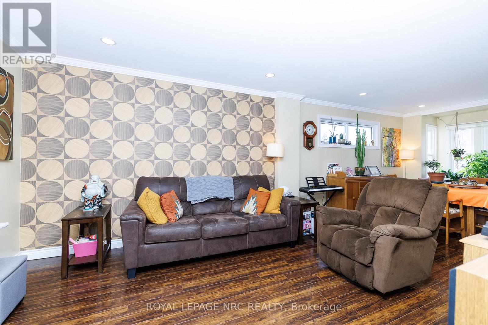 78 Russell Avenue, St. Catharines, Ontario  L2R 1V7 - Photo 6 - X12973706