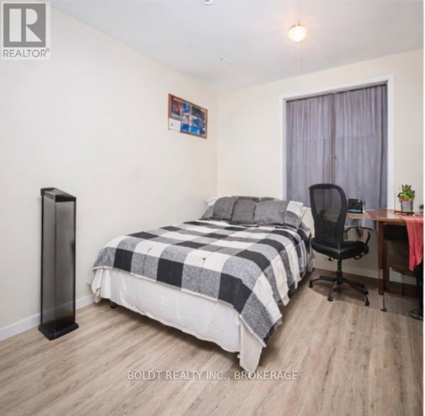 17 Colborne Street, Thorold, Ontario  L2V 3P8 - Photo 10 - X12973794