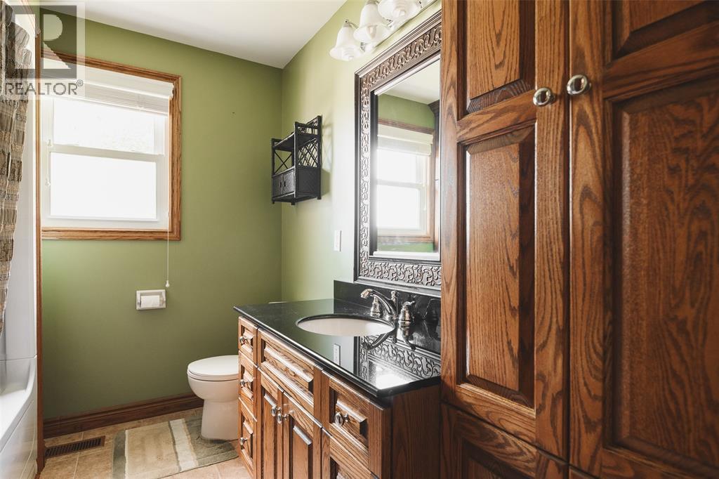 28 Highland Drive, Wallaceburg, Ontario  N8A 2K4 - Photo 11 - 26007543