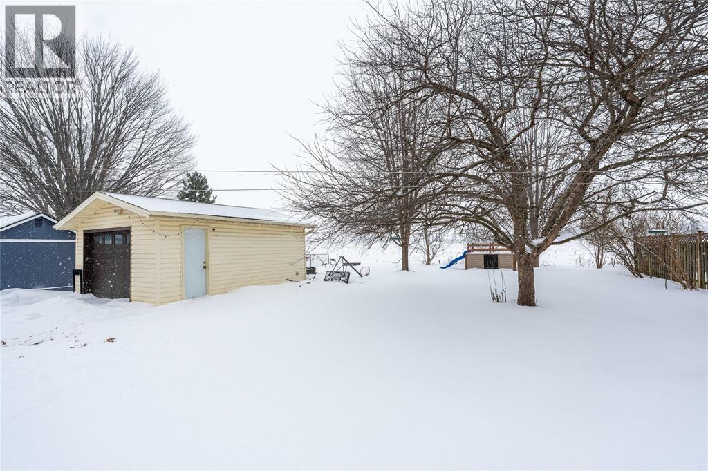 28 Highland Drive, Wallaceburg, Ontario  N8A 2K4 - Photo 20 - 26007543