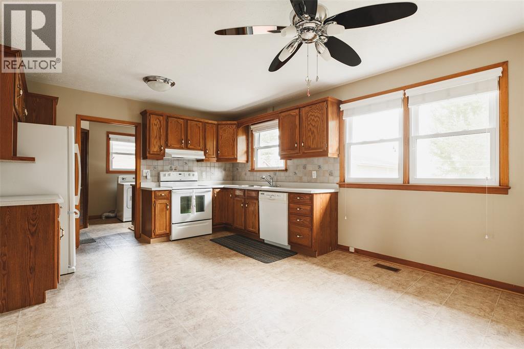 28 Highland Drive, Wallaceburg, Ontario  N8A 2K4 - Photo 5 - 26007543