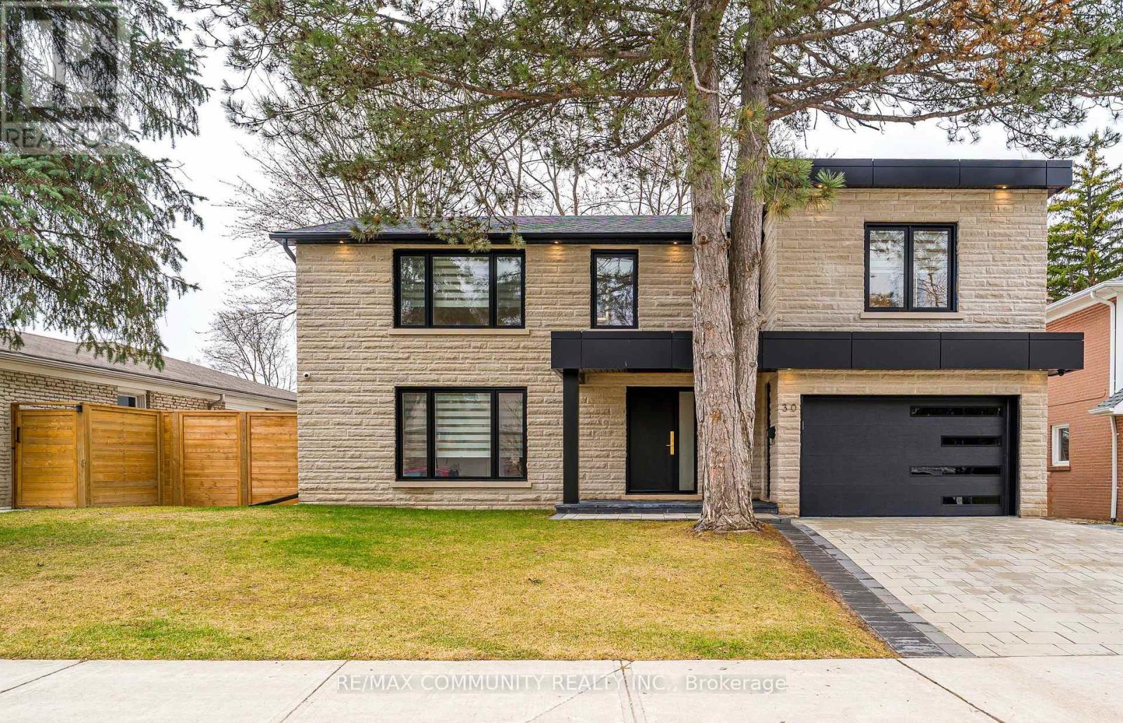 30 KELLYTHORNE DRIVE, Toronto, Ontario