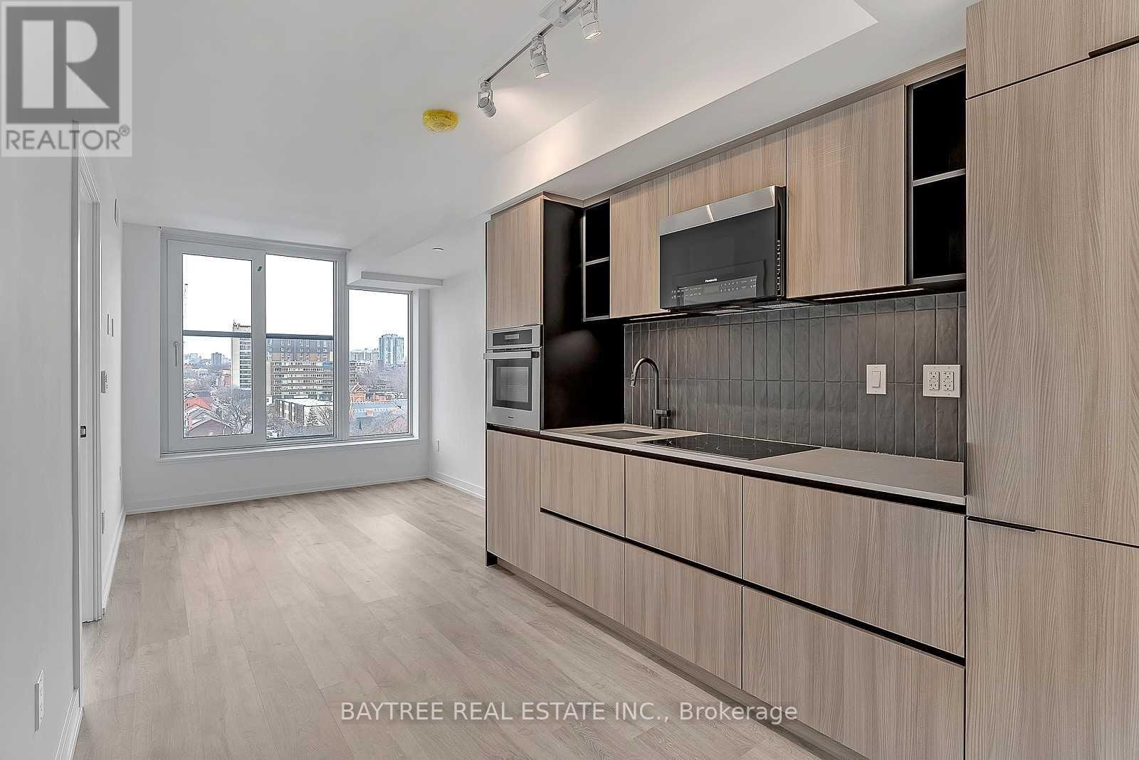 808 - 2 AUGUSTA AVENUE, Toronto, Ontario