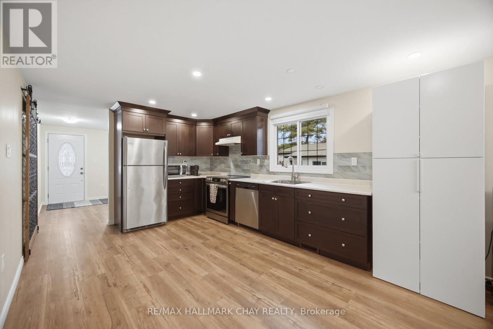 97 Walkem Drive, New Tecumseth (Tottenham), Ontario  L0G 1W0 - Photo 11 - N12973696