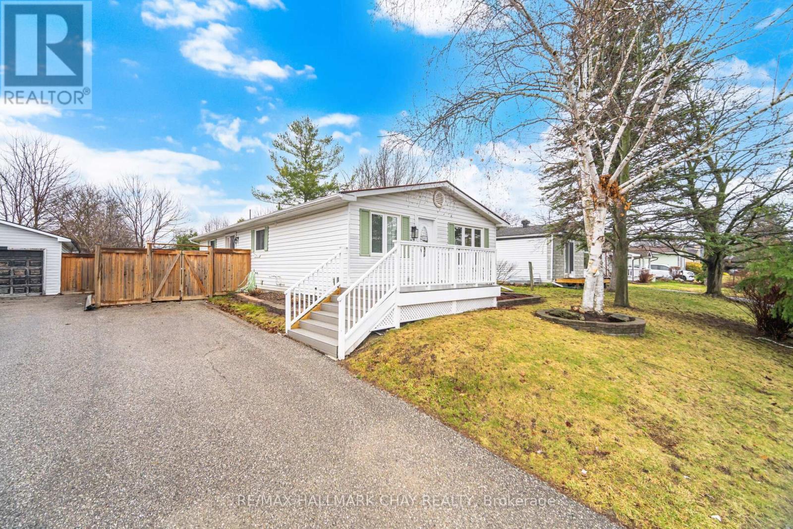 97 Walkem Drive, New Tecumseth (Tottenham), Ontario  L0G 1W0 - Photo 2 - N12973696