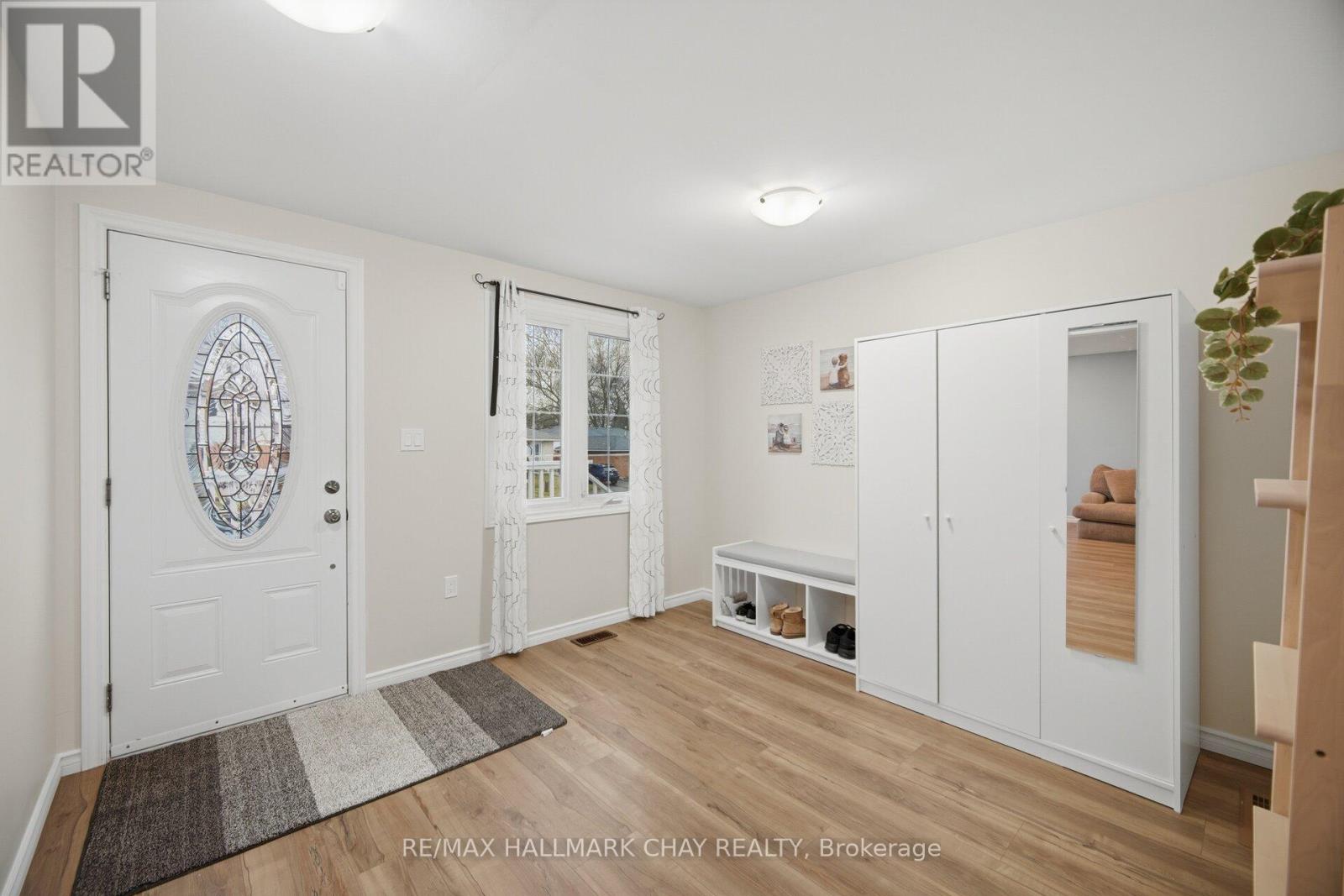 97 Walkem Drive, New Tecumseth (Tottenham), Ontario  L0G 1W0 - Photo 6 - N12973696