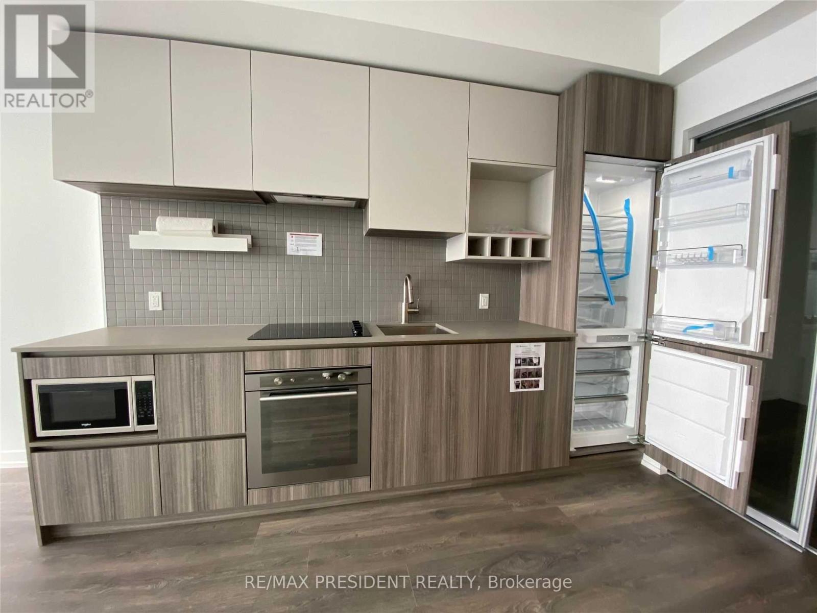 1606 - 5 Buttermill Avenue, Vaughan, Ontario  L4K 0J5 - Photo 17 - N12973760