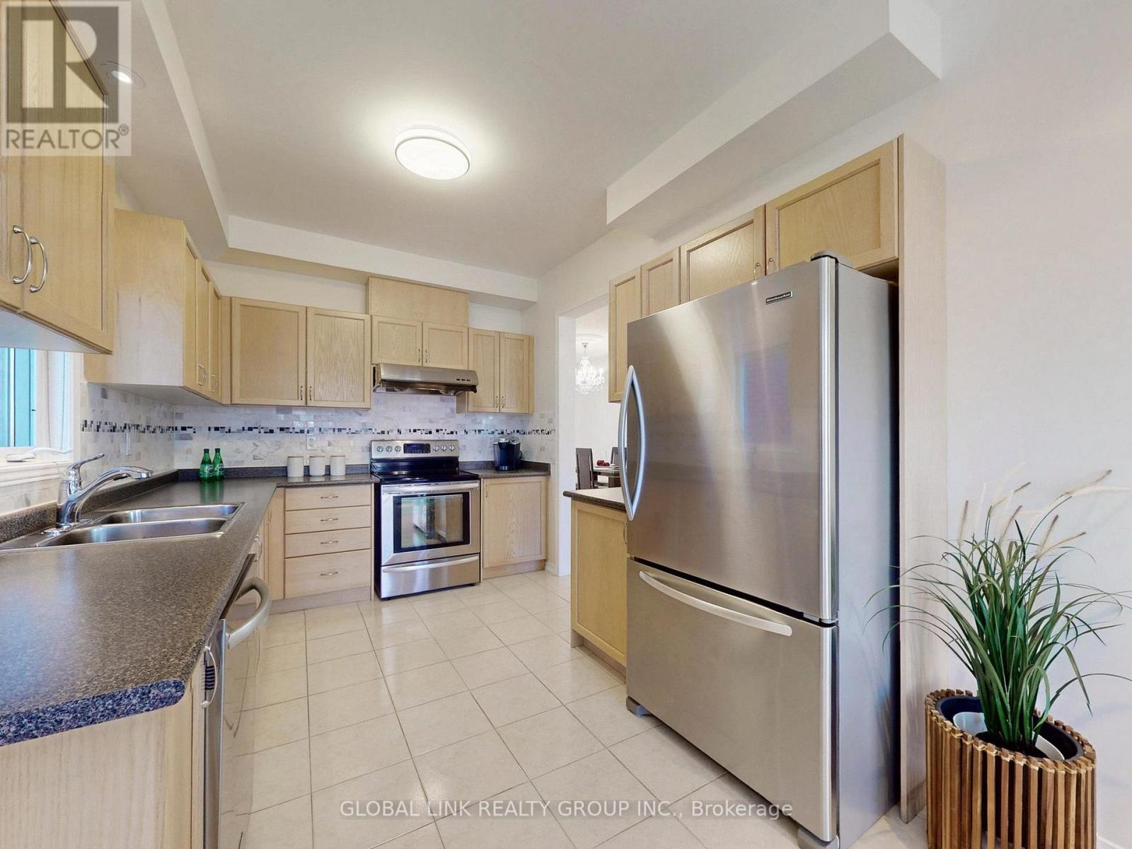 98 Wilf Morden Road, Whitchurch-Stouffville, Ontario  L4A 0K1 - Photo 14 - N12973840