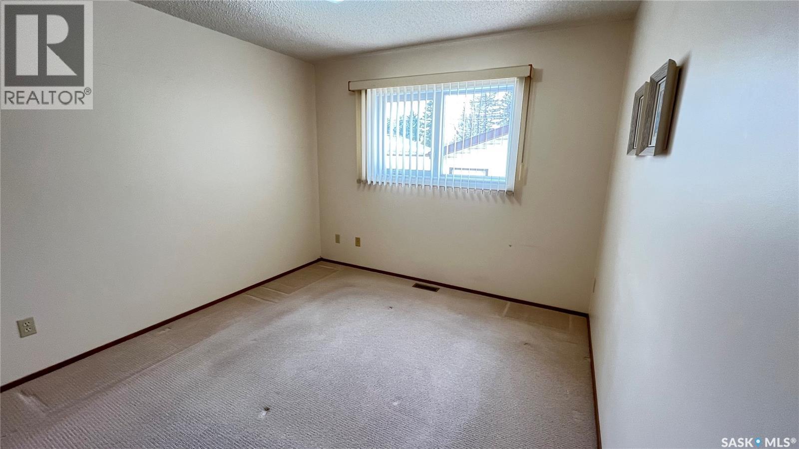 211 Maple Street, Maple Creek, Saskatchewan  S0N 1N0 - Photo 19 - SK032406