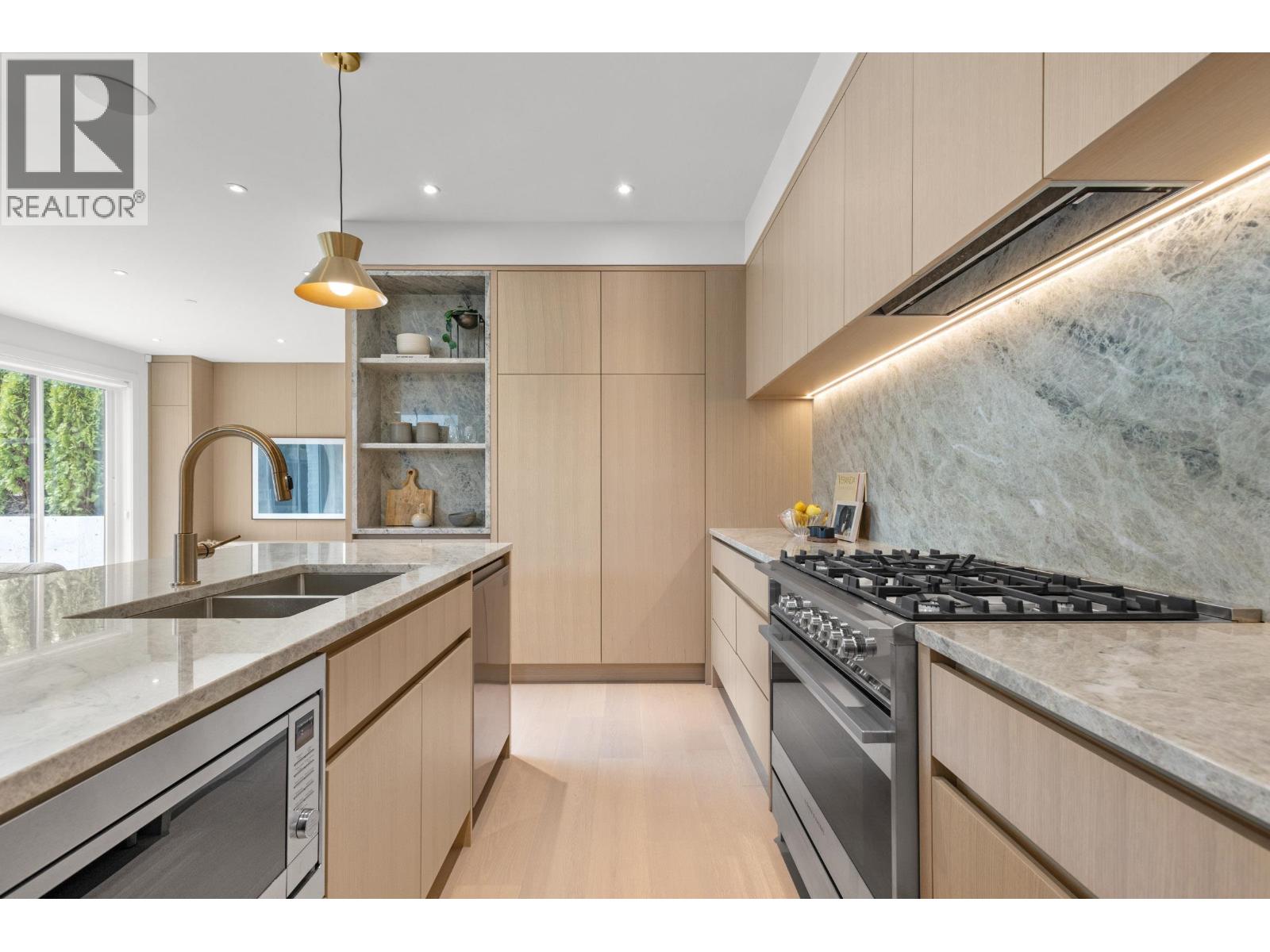 1 2425 Kitchener Street, Vancouver, British Columbia  V5K 3C4 - Photo 8 - R3108627