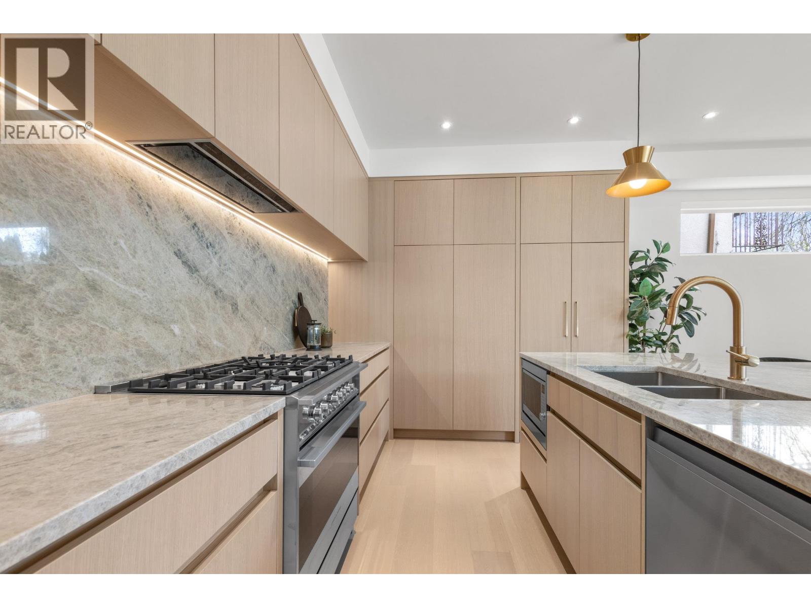 1 2425 Kitchener Street, Vancouver, British Columbia  V5K 3C4 - Photo 9 - R3108627