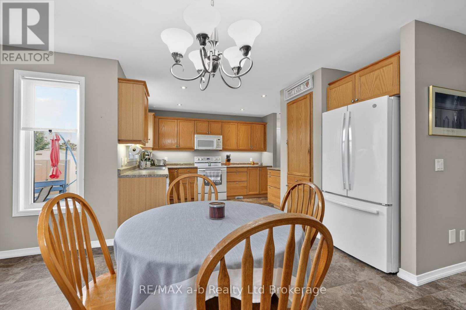 20 Owen Street, Ingersoll, Ontario  N5C 4G7 - Photo 12 - X12854224