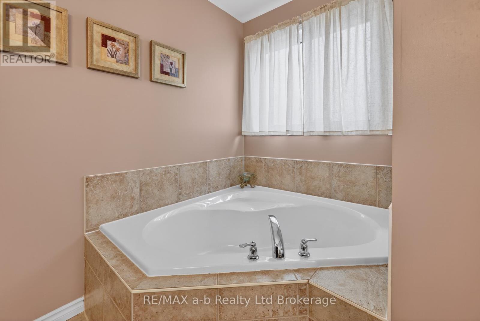 20 Owen Street, Ingersoll, Ontario  N5C 4G7 - Photo 30 - X12854224