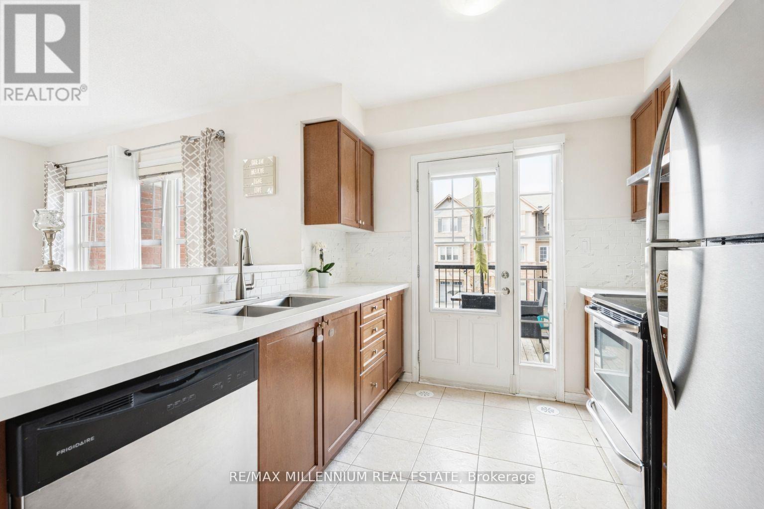 53 Colonel Frank Ching Crescent, Brampton, Ontario  L6Y 5W5 - Photo 8 - W12973724