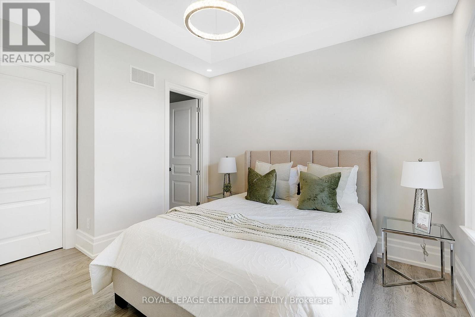 350 Weighton Drive, Oakville, Ontario  L6K 2R4 - Photo 41 - W12973732