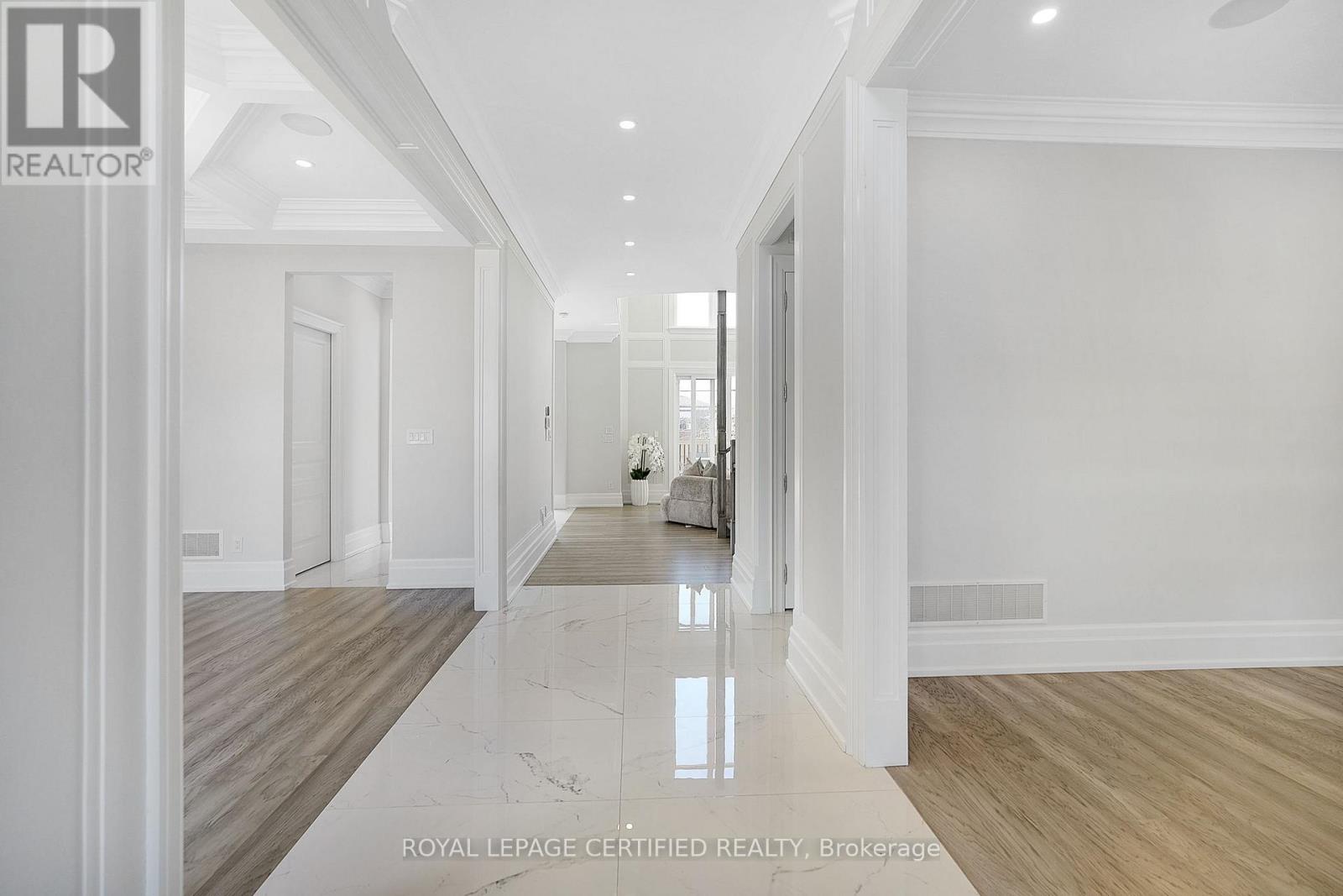 350 Weighton Drive, Oakville, Ontario  L6K 2R4 - Photo 6 - W12973732