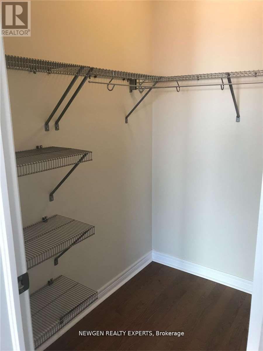 37 Military Crescent, Brampton, Ontario  L7A 4M4 - Photo 6 - W12973768