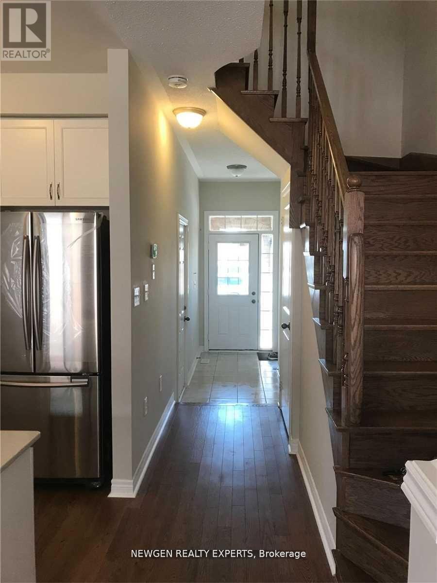 37 Military Crescent, Brampton, Ontario  L7A 4M4 - Photo 9 - W12973768