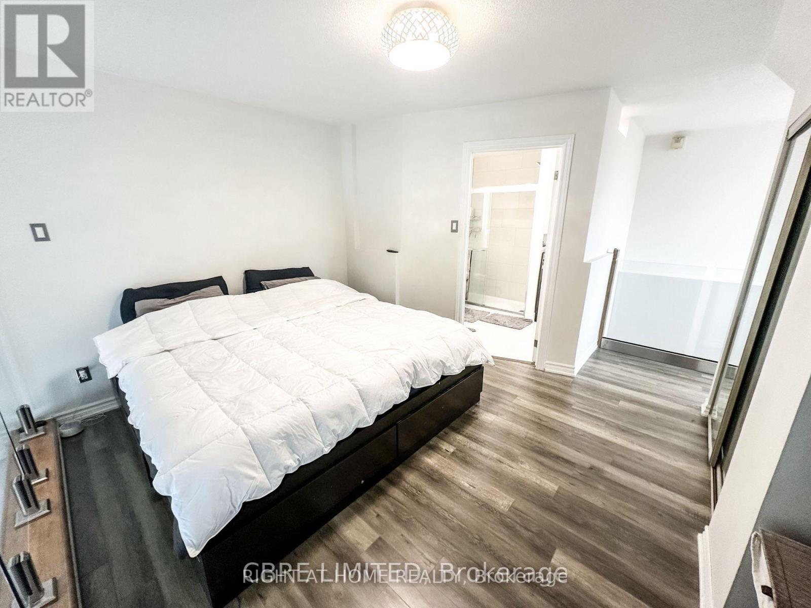 402 - 100 Bronte Road, Oakville, Ontario  L6L 6L5 - Photo 10 - W12973838