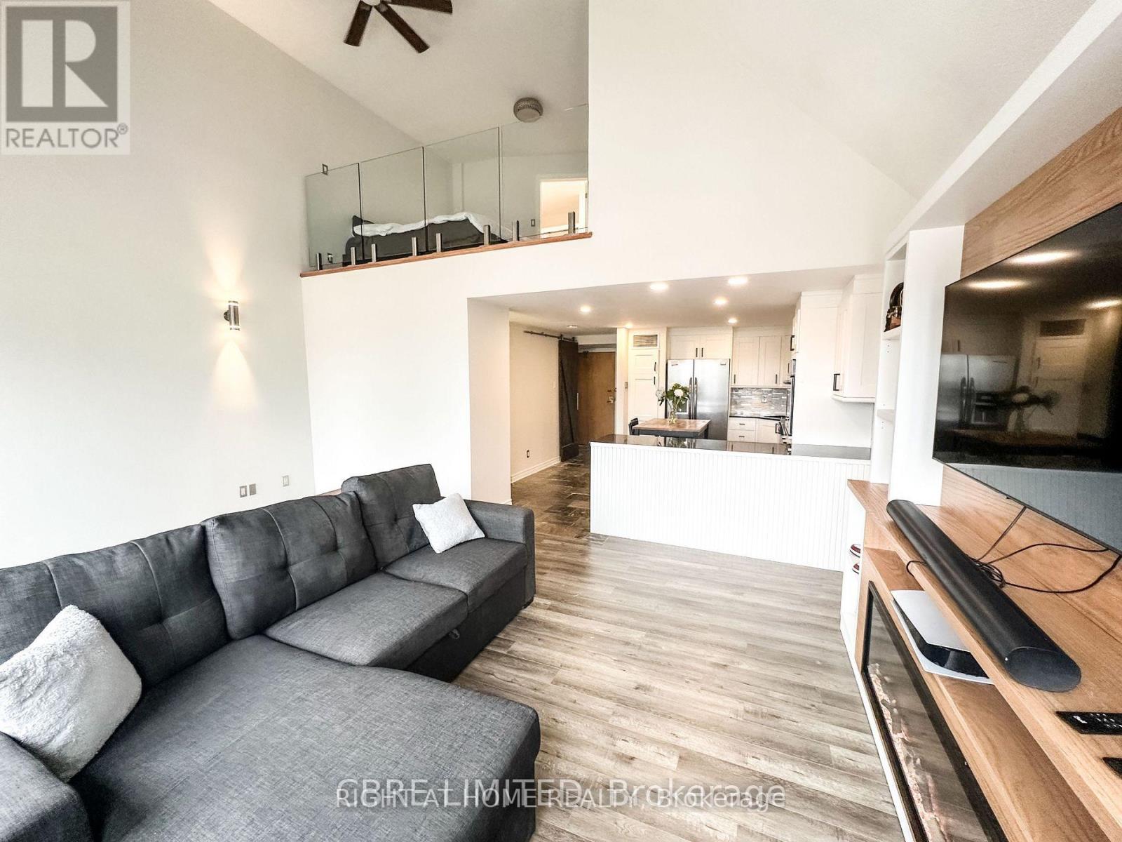 402 - 100 Bronte Road, Oakville, Ontario  L6L 6L5 - Photo 4 - W12973838