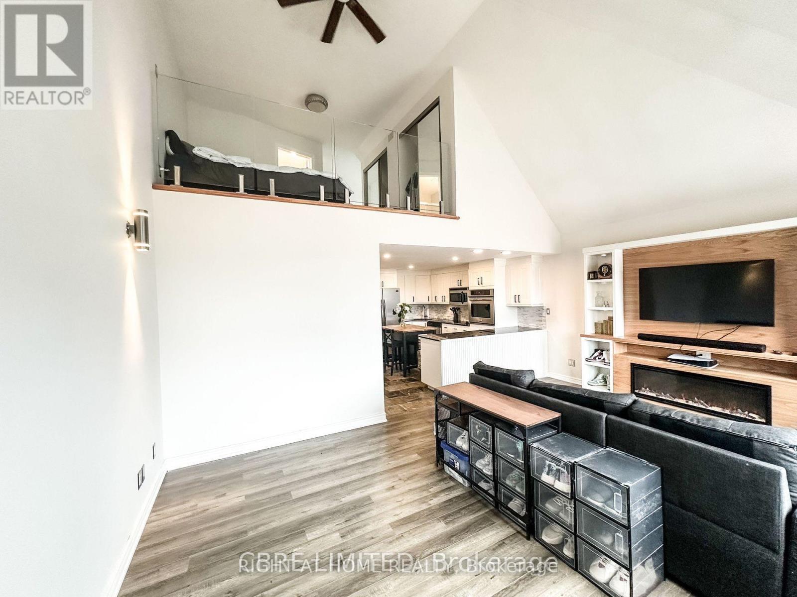 402 - 100 Bronte Road, Oakville, Ontario  L6L 6L5 - Photo 5 - W12973838