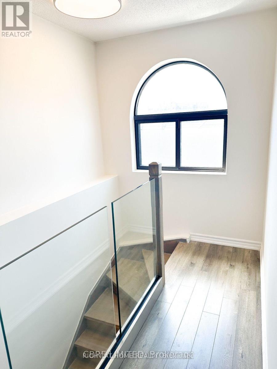 402 - 100 Bronte Road, Oakville, Ontario  L6L 6L5 - Photo 9 - W12973838