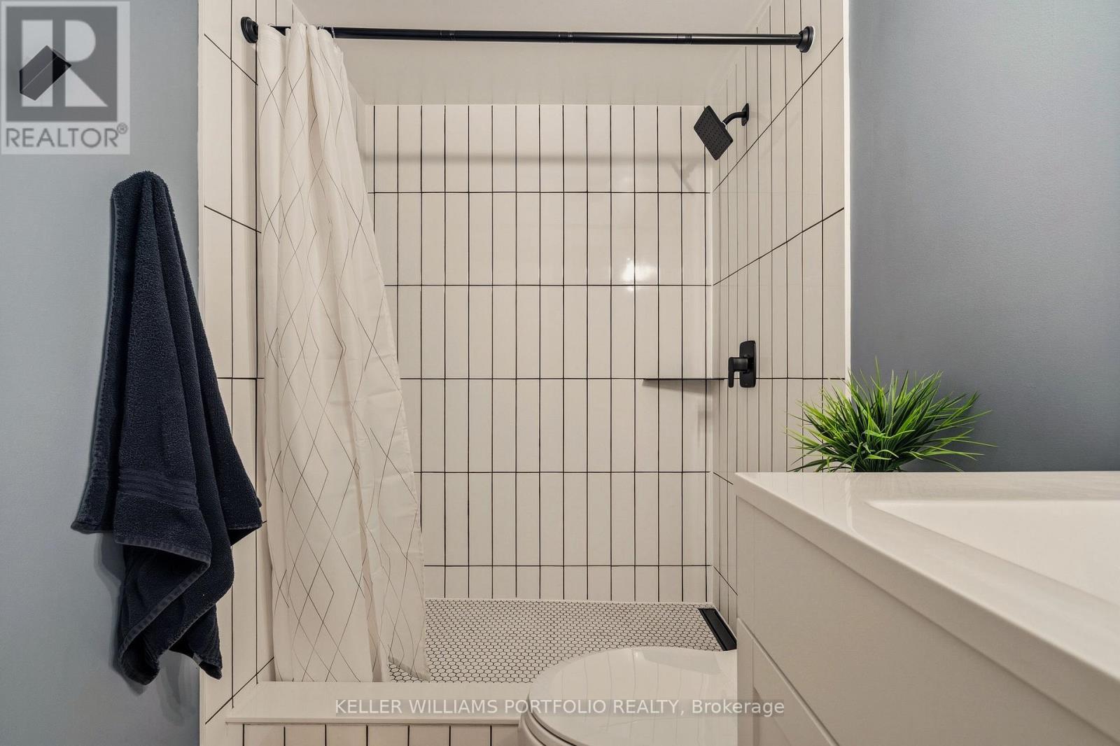 50 Edgewater Drive, Hamilton, Ontario  L8E 4Z3 - Photo 24 - X12973744