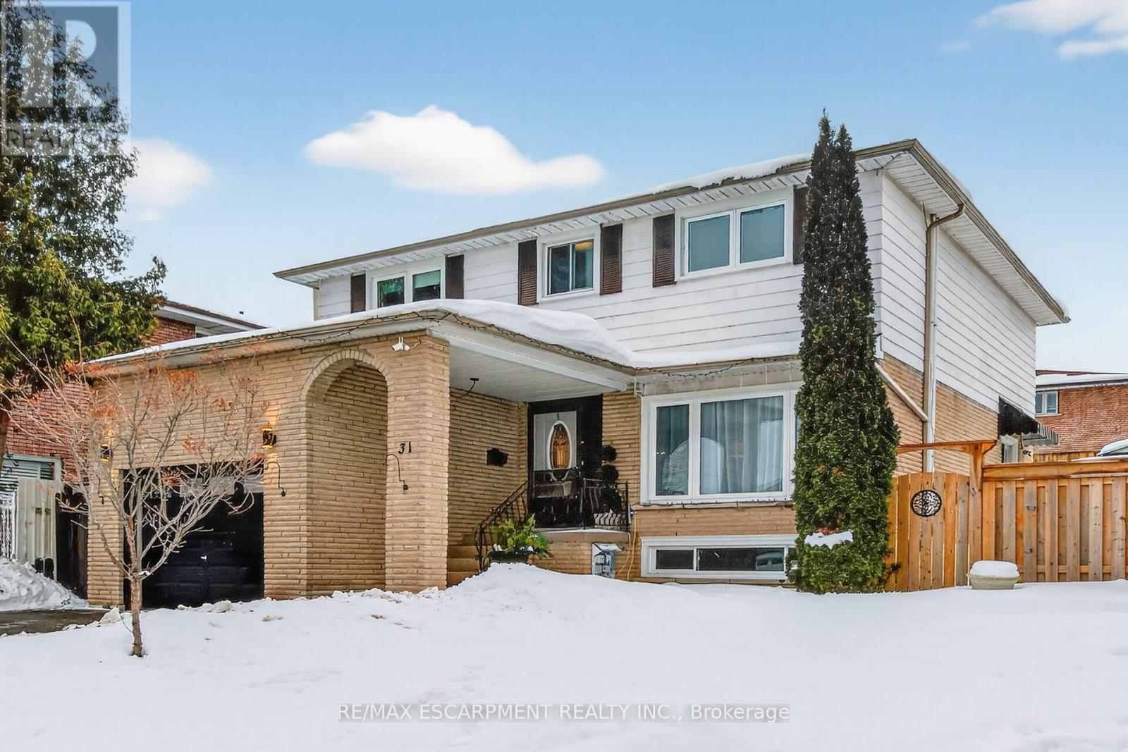 31 Maynard Street, Hamilton, Ontario  L9B 1R9 - Photo 2 - X12973816