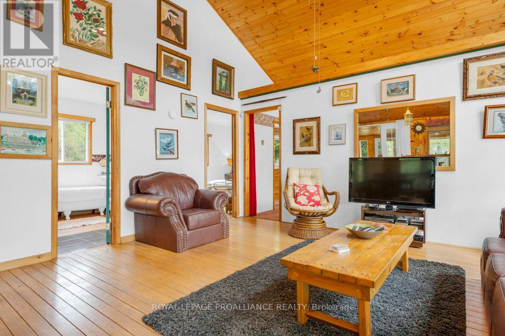 1079 Lemke Lane, North Frontenac (Frontenac North), Ontario  K0H 1J0 - Photo 18 - X12973892