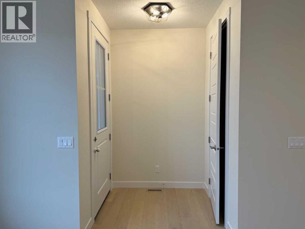 334 Sundown Road, Cochrane, Alberta  T4C 3H2 - Photo 4 - A2265343