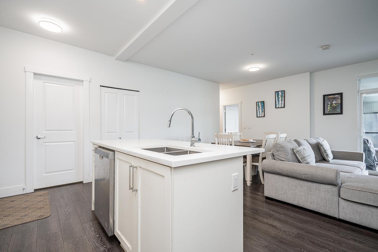 301 9983 E Barnston Drive, Surrey, British Columbia  V4N 6T3 - Photo 12 - R3108775