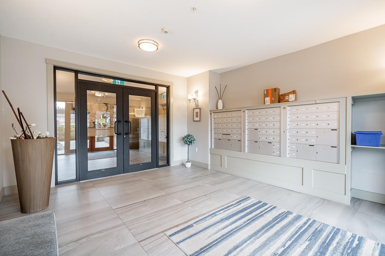 301 9983 E Barnston Drive, Surrey, British Columbia  V4N 6T3 - Photo 3 - R3108775