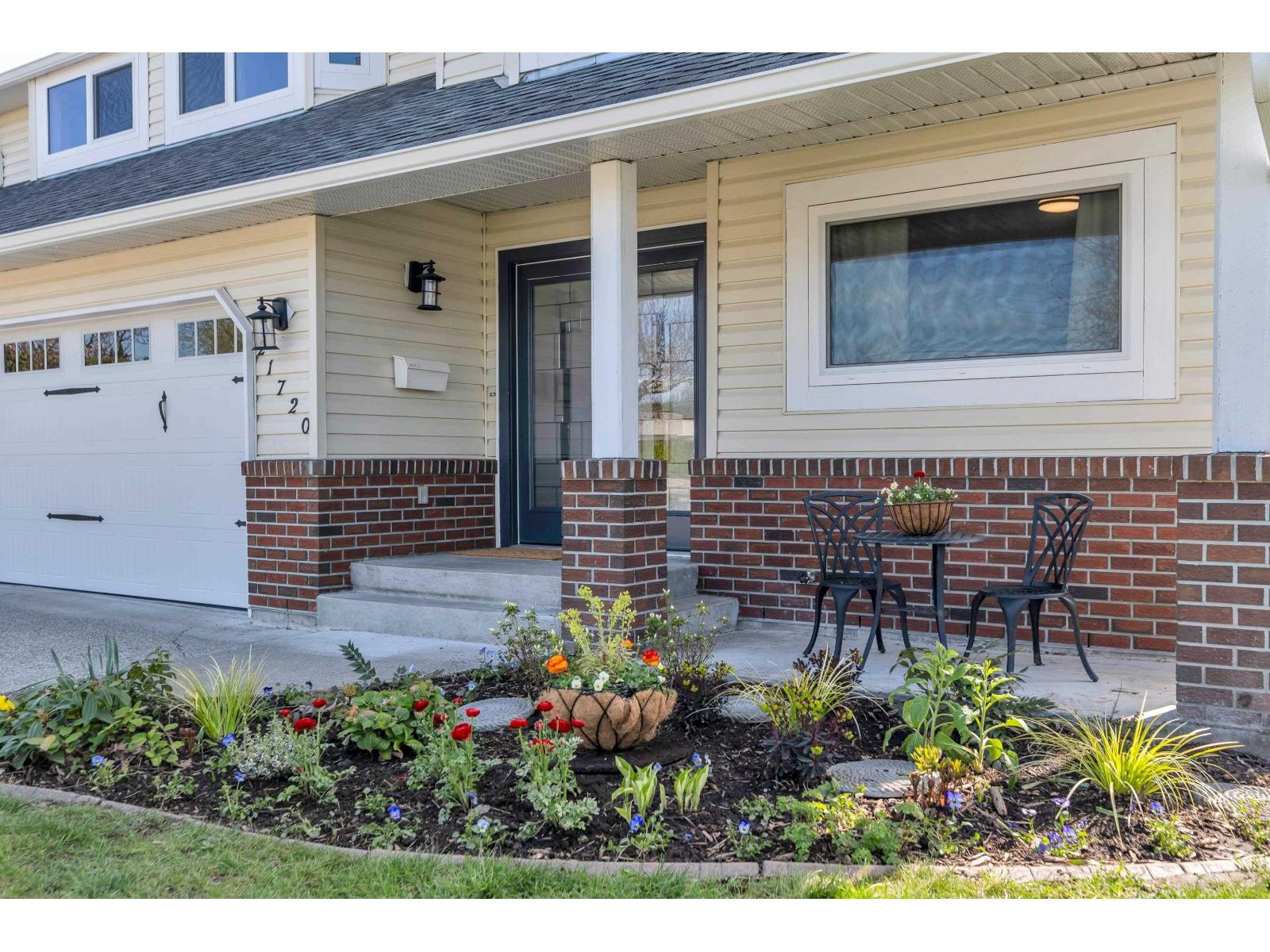 21720 50 Avenue, Langley, British Columbia  V3A 3T3 - Photo 2 - R3108402