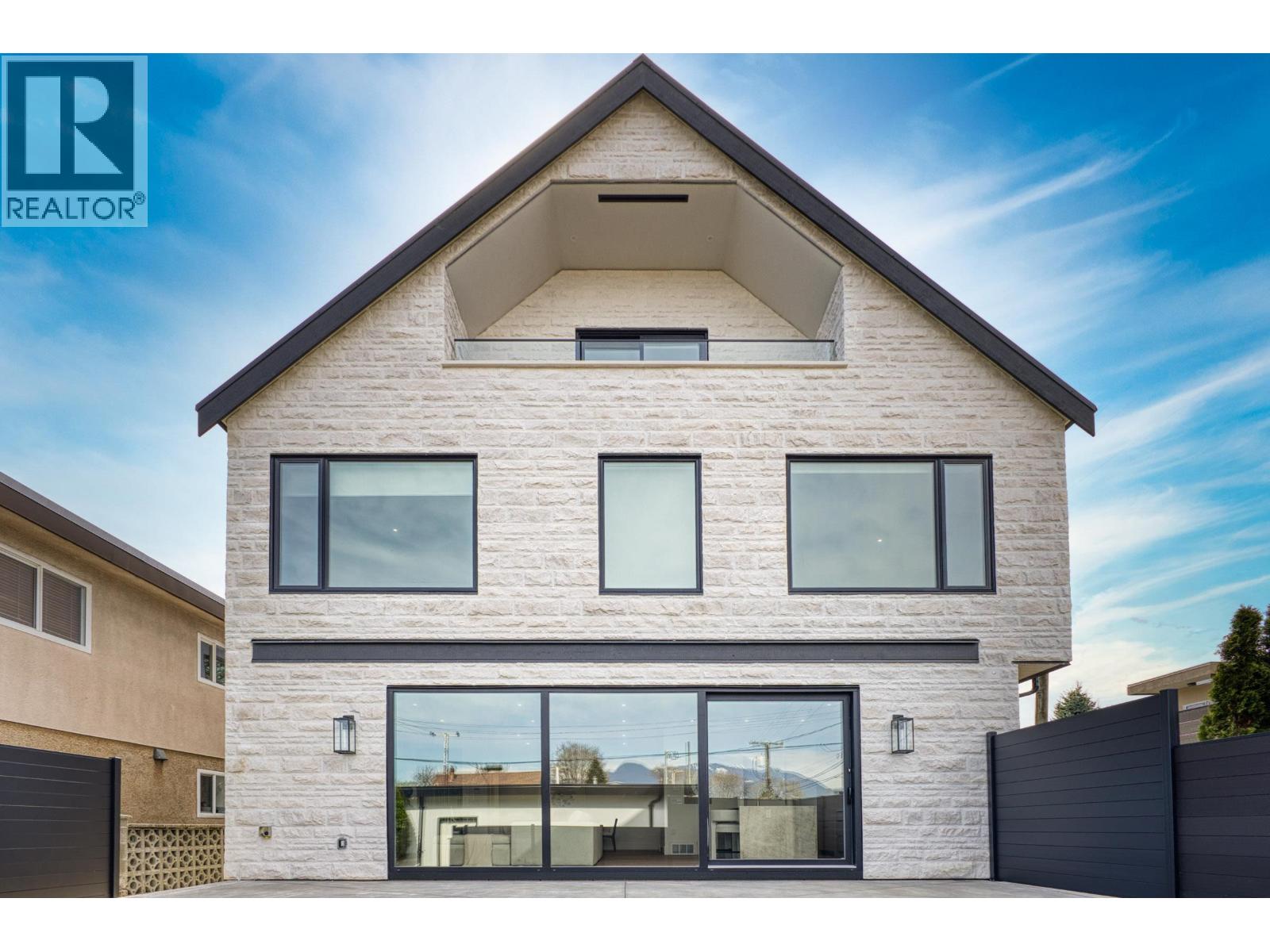 2 2425 Kitchener Street, Vancouver, British Columbia  V5K 3C4 - Photo 3 - R3108619