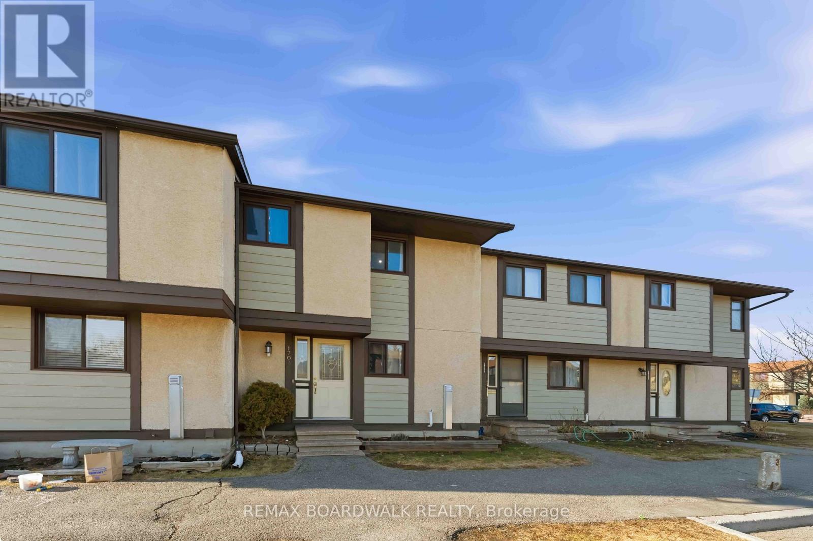 Pineview Row / Townhouse for sale:  3 bedroom 1,000 sq.ft. (Listed 2026-04-10)