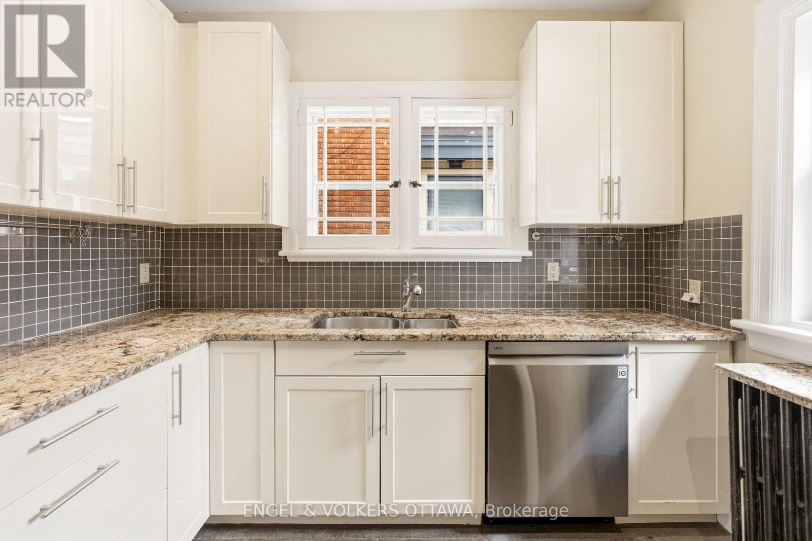 258 Powell Avenue, Ottawa, Ontario  K1S 2A5 - Photo 10 - X12973898