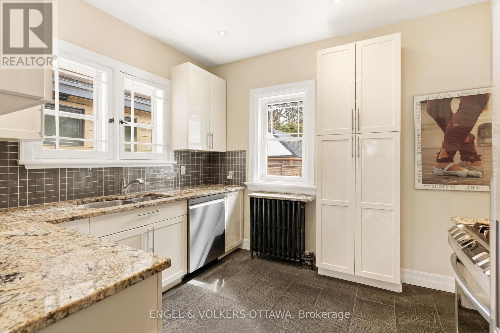 258 Powell Avenue, Ottawa, Ontario  K1S 2A5 - Photo 9 - X12973898