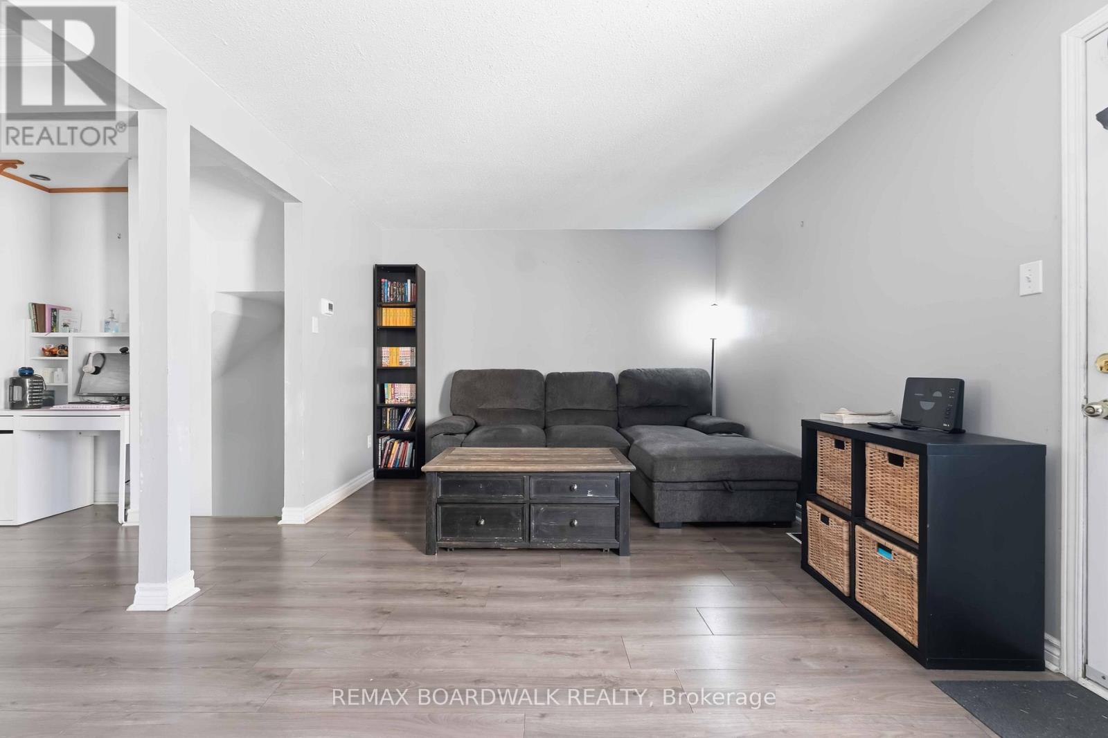 1707 Meadowbrook Road, Ottawa, Ontario  K1B 4W6 - Photo 5 - X12973908