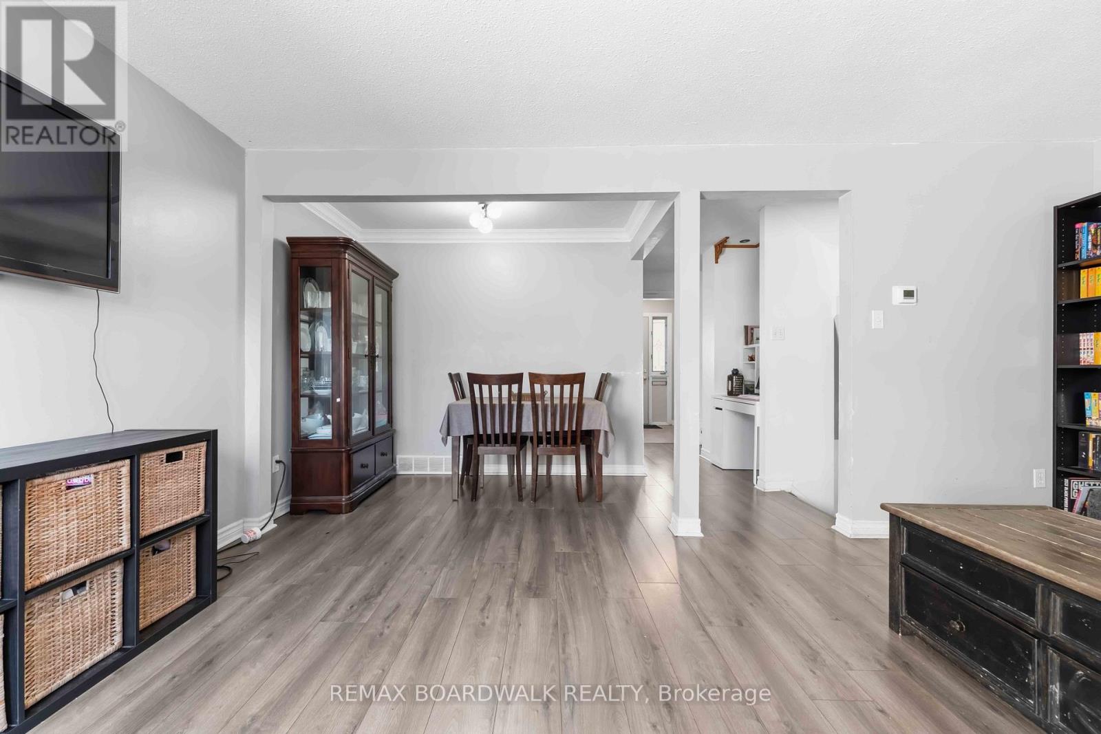 1707 Meadowbrook Road, Ottawa, Ontario  K1B 4W6 - Photo 6 - X12973908