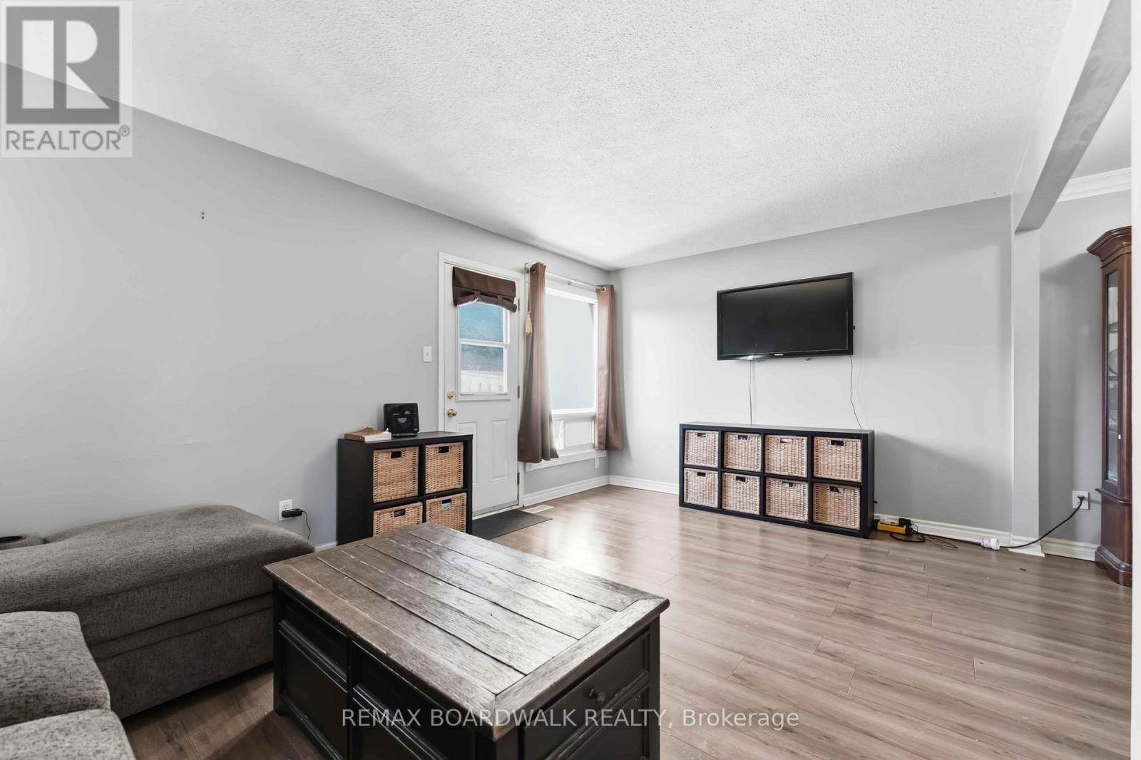 1707 Meadowbrook Road, Ottawa, Ontario  K1B 4W6 - Photo 8 - X12973908