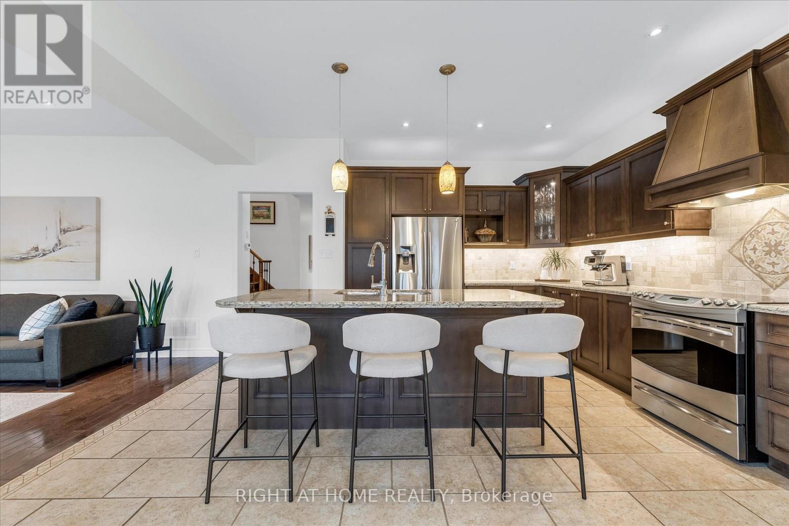 87 Newcombe Road, Hamilton, Ontario  L9H 0A6 - Photo 13 - X12973308