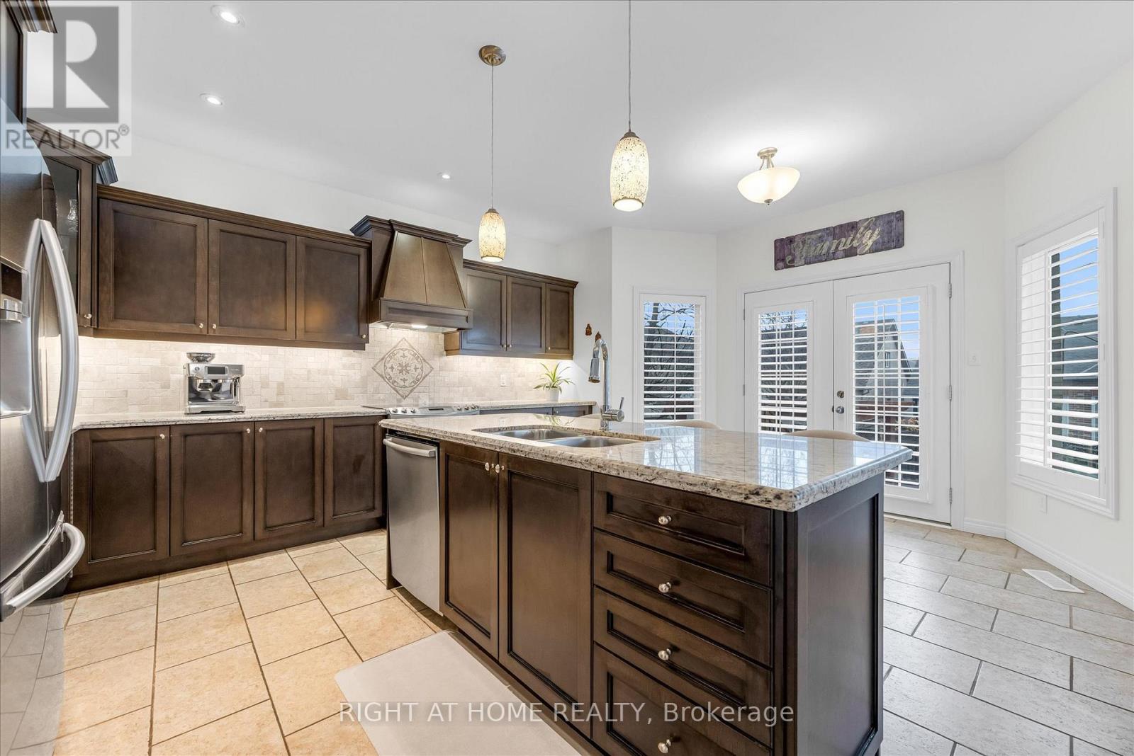 87 Newcombe Road, Hamilton, Ontario  L9H 0A6 - Photo 11 - X12973308